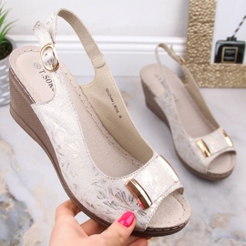 Női fényes bézs ékszandál T.Sokolski L23-444 1