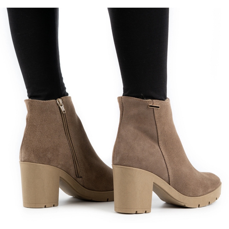 Olivier Riva női velúr szigetelt csizma sötét bézs színben 2