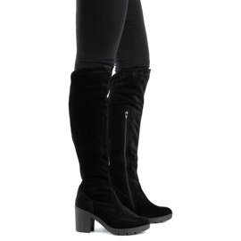 Olivier Fekete velúr csizma melegített a Margit poszton 2