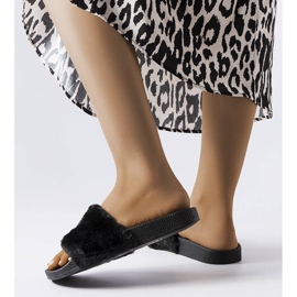 Fekete csúszdák elefántcsont bundával 2