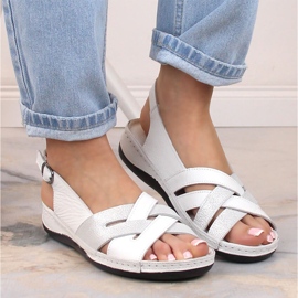 Női lapos fehér bőr szandál T.Sokolski L22-521 1