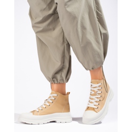 Női magas fűzős bézs színű tornacipő a Shelovet platformon sokszínű 1