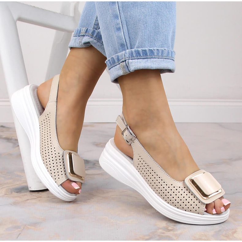 Női kényelmes bőr ékszandál bézs S.Barski BN291 1