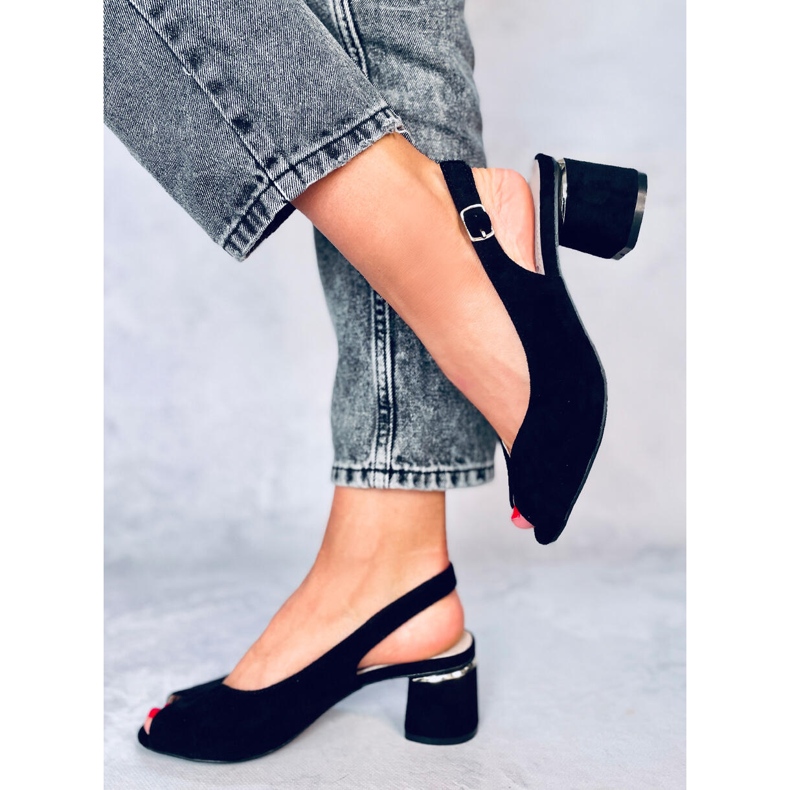 BM Venus Fekete sarkú szandál 2