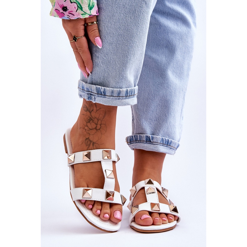 Női szandál nagy szegecsekkel, fehér Mercure 1