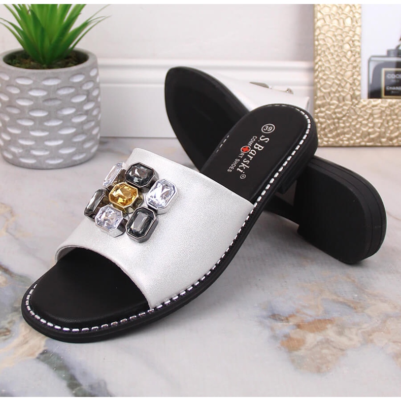 Női lapos kényelmes fehér papucs cirkóniákkal S.Barski Kv 2775-31 1