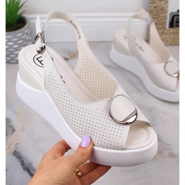 Női bézs bőr ékszandál Filippo DS4406 1