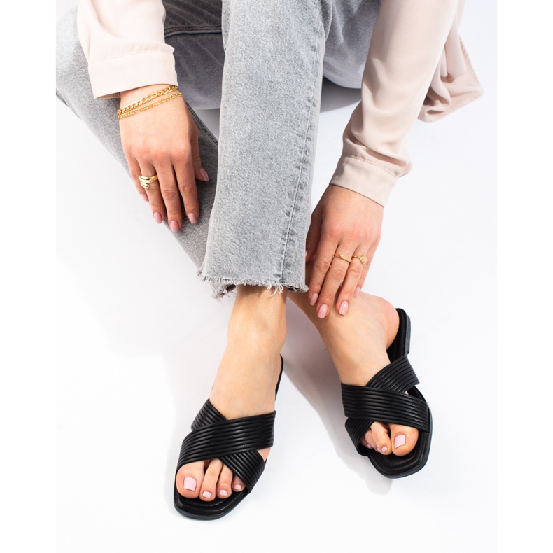 TRENDI Kényelmes klasszikus flip-flop fekete 1