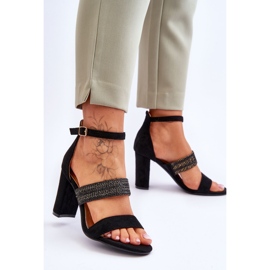 Velúr szandál fonott sarkú fekete Roselia 2