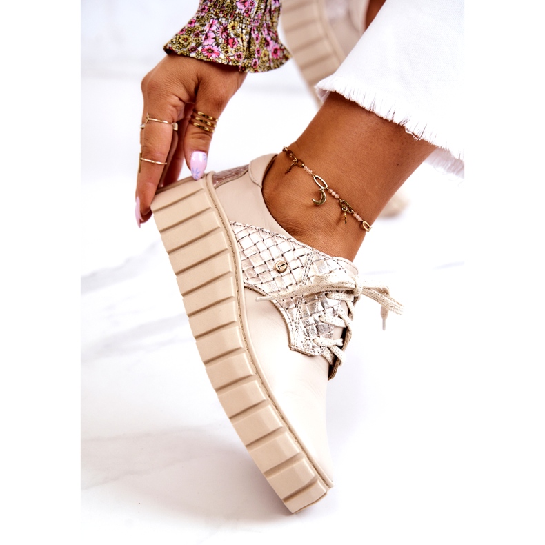 Lemar Bézs és arany bőr cipő egy platformon 4