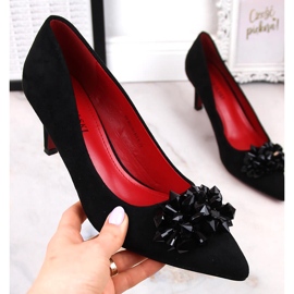 Női velúr pumpák gyöngyökkel T.Sokolski W23-401 fekete 1