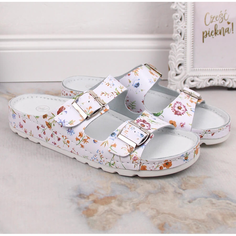 Kényelmes női bőr papucs virágokkal Helios 288 fehér 1