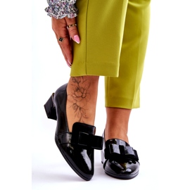 Vinceza Divatos lakkbőr pumpák Shira fekete dekoratív masnival 1