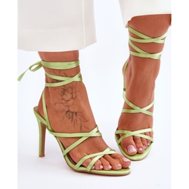Női megkötött szandál egy Meya zöld sarkon 1