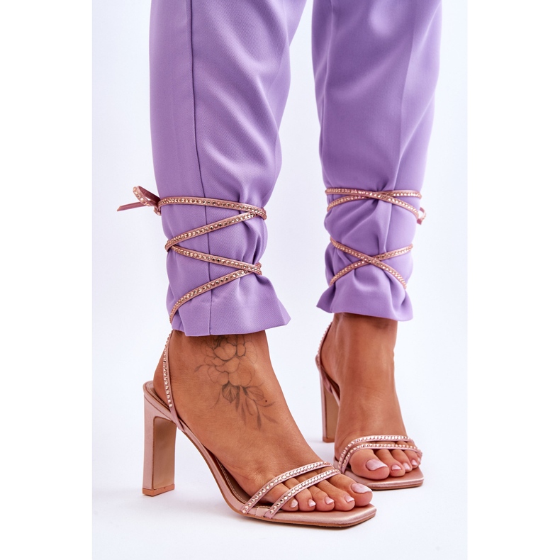 Elegáns megkötött szandál strasszokkal Nude Nessy bézs 1