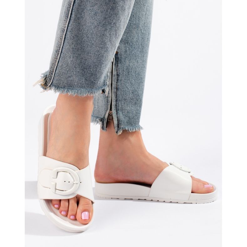 Shelovet fehér csúszkák csattal 1 Shelovet fehér csúszkák csattal 1