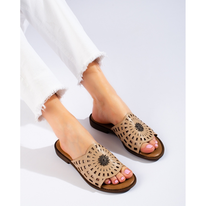 W. Potocki Női áttört sötétbézs papucs a Potockitól 1