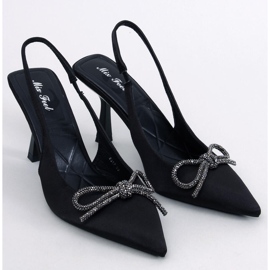 Hannah Black nyitott sarkú pumpák fekete 1