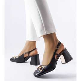 Fekete magassarkú szandál a Parrish márkától 1