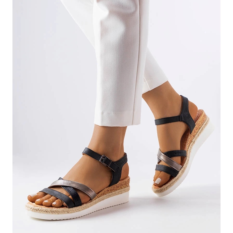 A márka fekete ékszandálja Ridenour 1