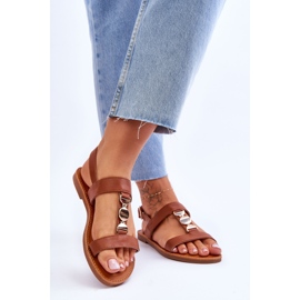 Női lapos szandál dekoratív pánttal, barna bogyó 2