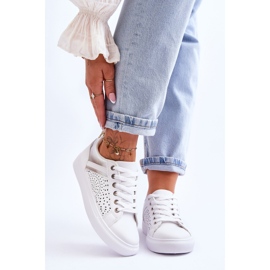 Klasszikus sportcipő áttört mintával, fehér és ezüst boldogabb 1