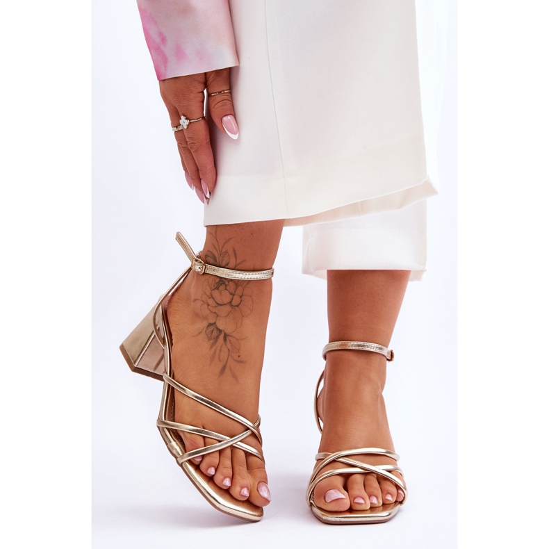 FB2 Divatos Golden Felisa magassarkú szandál aranysárga 2