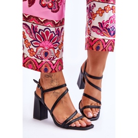 Bőr Szandál Egy Fekete Florentina Sarkú 1