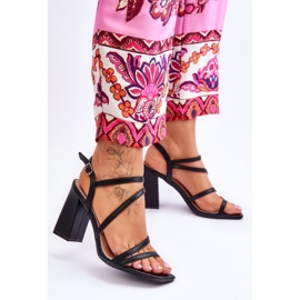 Bőr Szandál Egy Fekete Florentina Sarkú 2