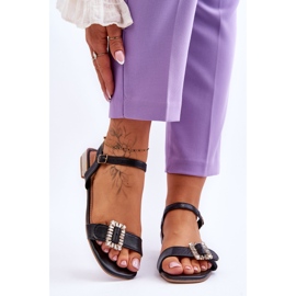 Lapos szandál aranysarkúval, fekete Mindley 1