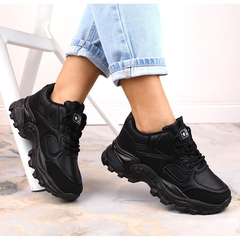 Fekete női sportcipő az eVento 5465 platformon 1