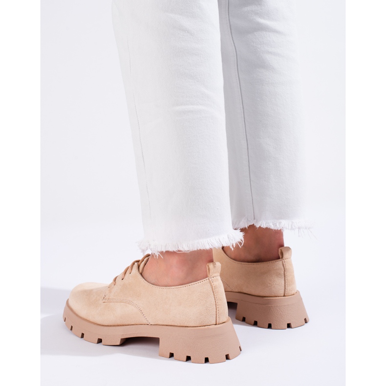 Fekete cipő vastag talppal a Shelovet márkától 1