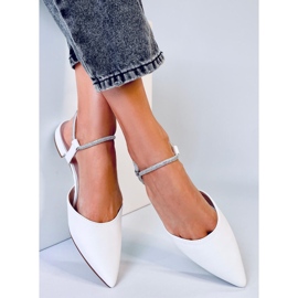 Nyitott sarkú balerinák a Durie White-tól fehér 2