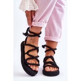 Megkötött szandál egy vaskos platformon, fekete, alig várom 1