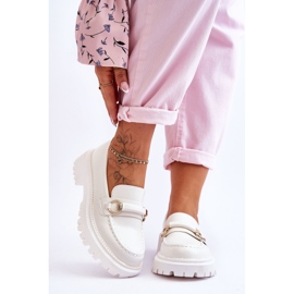 FG1 Női naplopók egy hatalmas platformon, fehér kalipszon 1