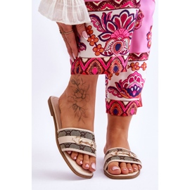 Klasszikus lapos sarkú bézs Marlene 1