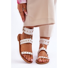 FI1 Egyedi női szandál fehér Selina szegecsekkel 1