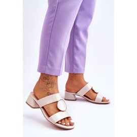 Elegáns Sergio Leone magassarkú papucs KL310 bézs 2