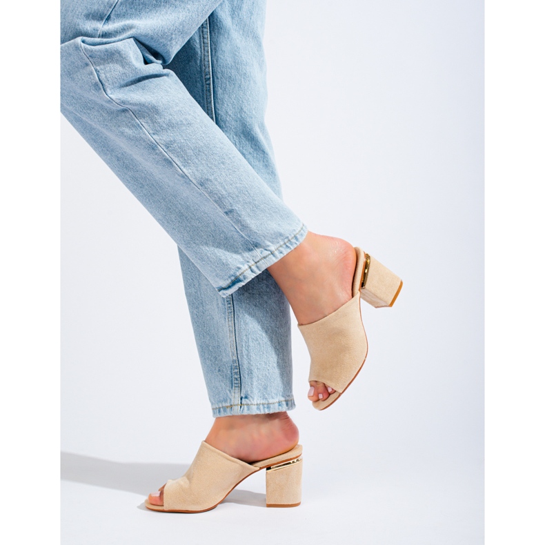 Vinceza bézs öszvérek a poszton 2