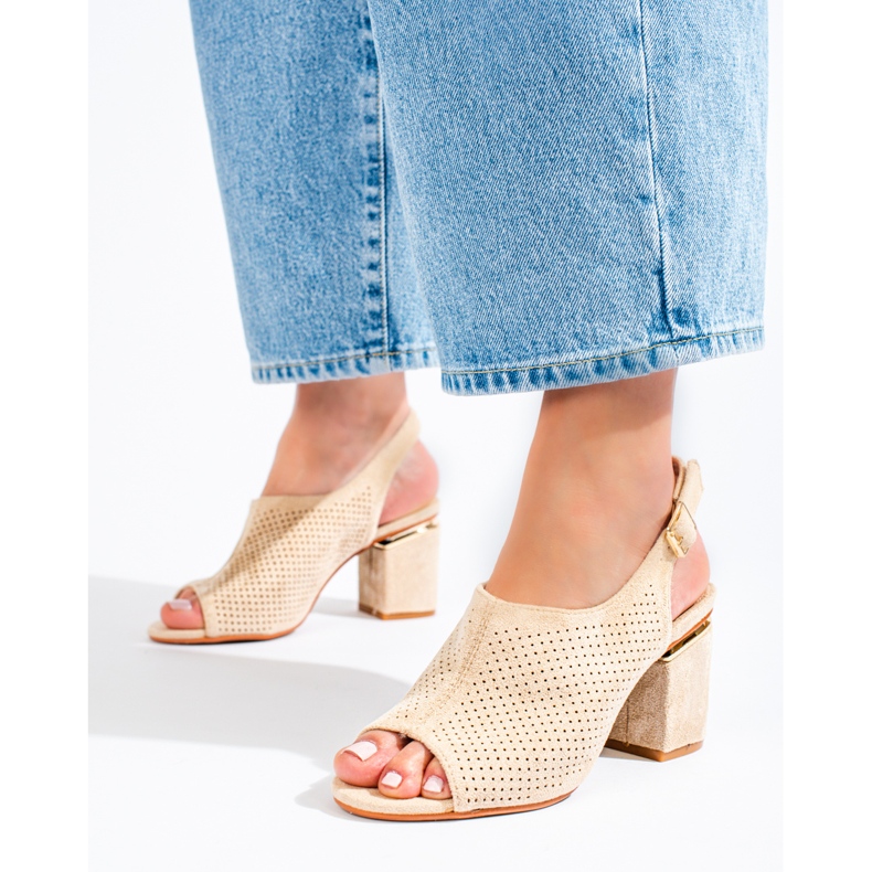 Vinceza Bézs színű velúr magassarkú szandál a Vincezától 2