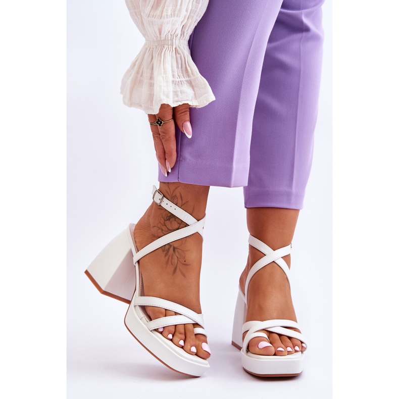 FS1 Divatos White Secret Rose magassarkú és platformszandál fehér 1