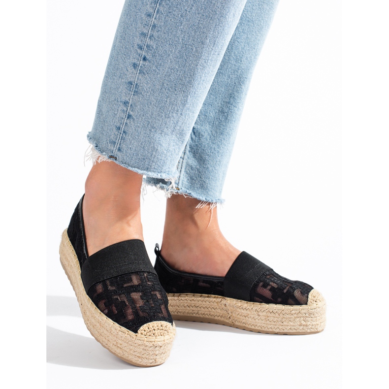 Csipke espadrillák az emelvényen Shelovet fekete 1