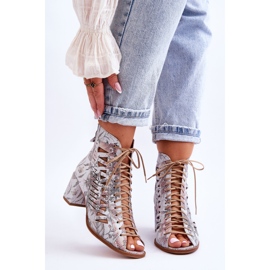 Bőr áttört csizma Maciejka 04040-11 Fehér 1