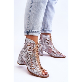 Bőr áttört csizma Maciejka 04040-11 Fehér 2