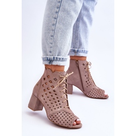 Velúr csizma áttört mintával Maciejka 05966-10 sötétbézs 2