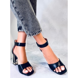 Tamara Fekete geometrikus sarkú szandál 2