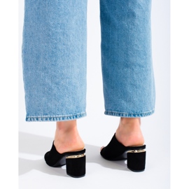 Vinceza Vincez fekete csúszik a poszton 1