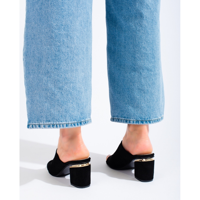 Vinceza Vincez fekete csúszik a poszton 1