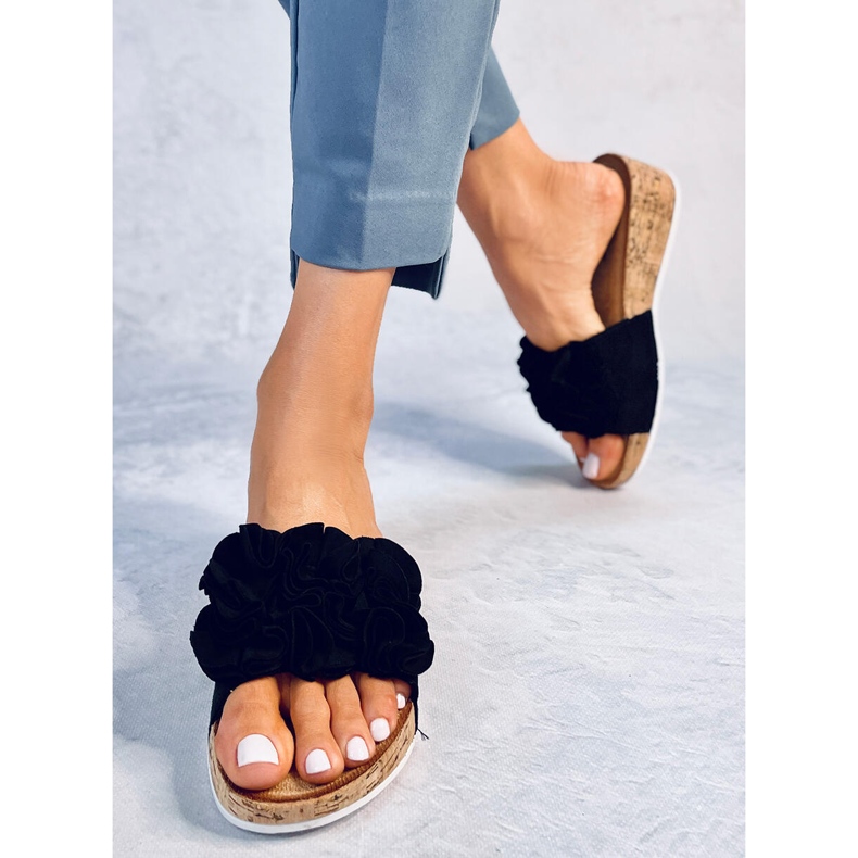 BM A Peluso Black ékszandál virágokkal fekete 2