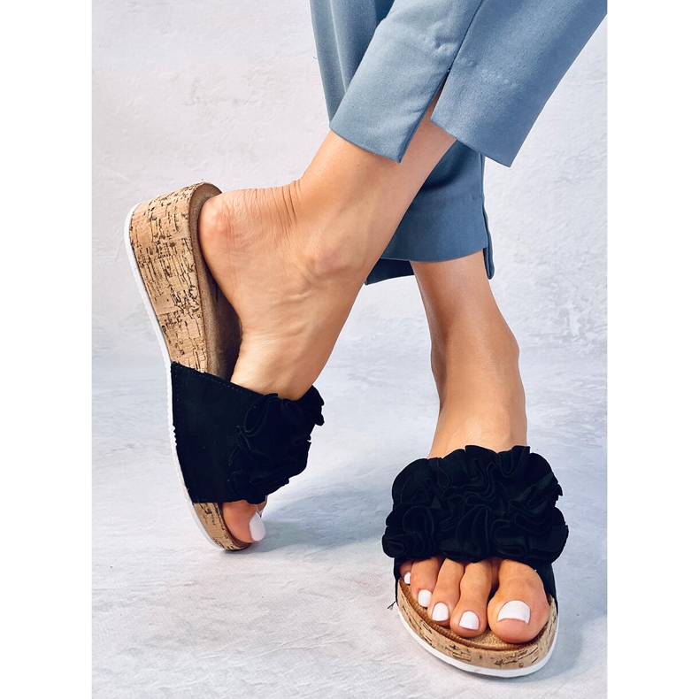 BM A Peluso Black ékszandál virágokkal fekete 1